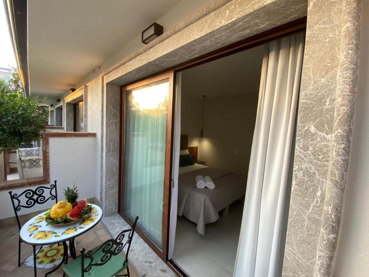 Villa Antonino จีอาร์ดีนี นักซอส ภายนอก รูปภาพ